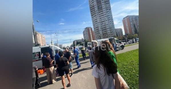 В Москве мужчина с лопатой напал на прихожан церкви