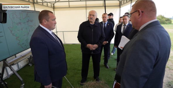 Лукашенко пригрозил чиновникам в Шкловском районе «последним разговором»